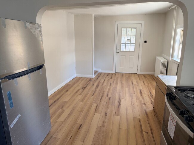 Building Photo - 1926 Shore Rd