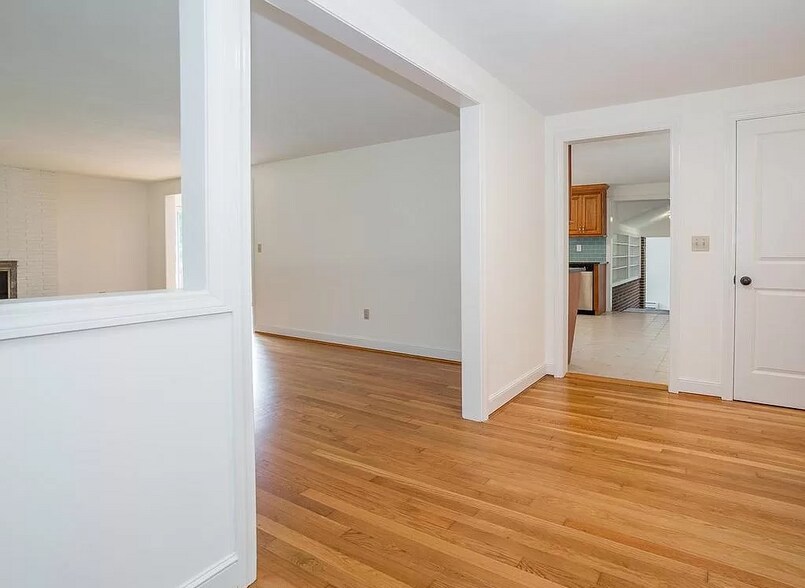 Building Photo - 39 Jackson St