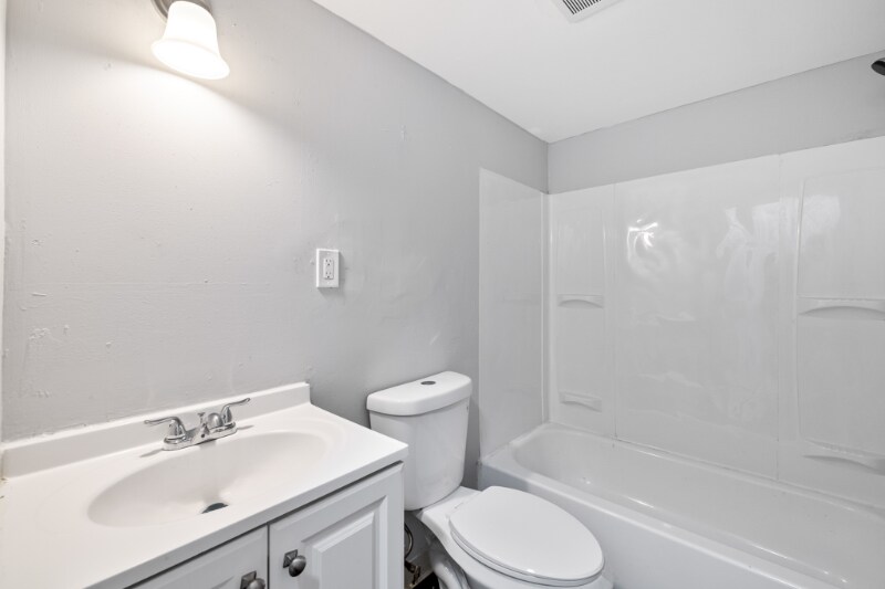 Building Photo - 4511 N Lawrence St