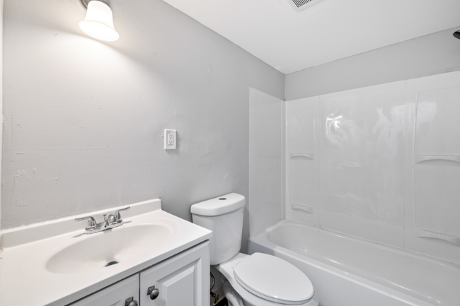 Building Photo - 4511 N Lawrence St
