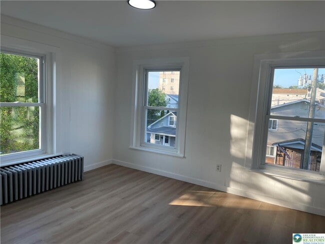 Building Photo - 1342 3rd St