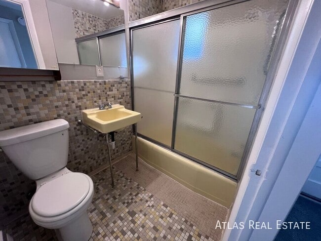 Building Photo - 839 E San Miguel St