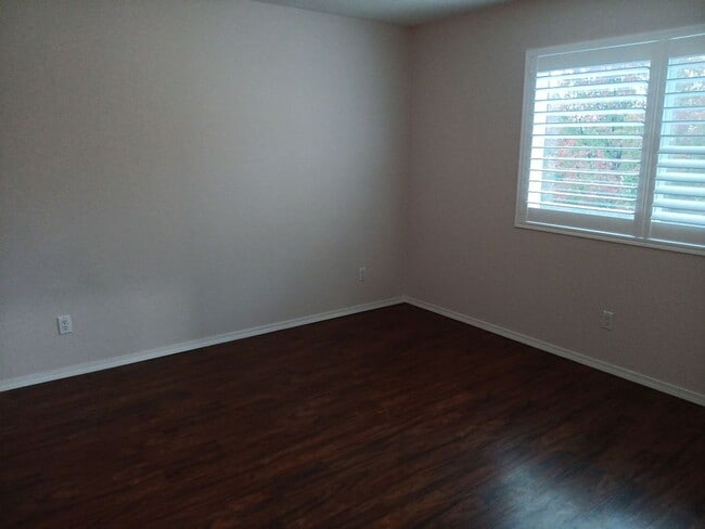 Building Photo - Single Family Home