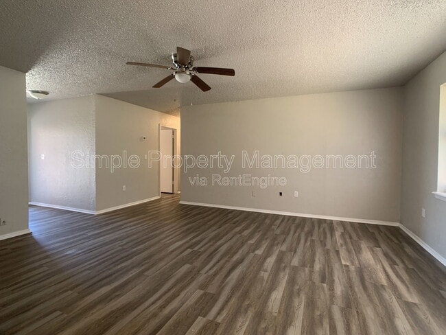 Building Photo - 14206 NE 4th St