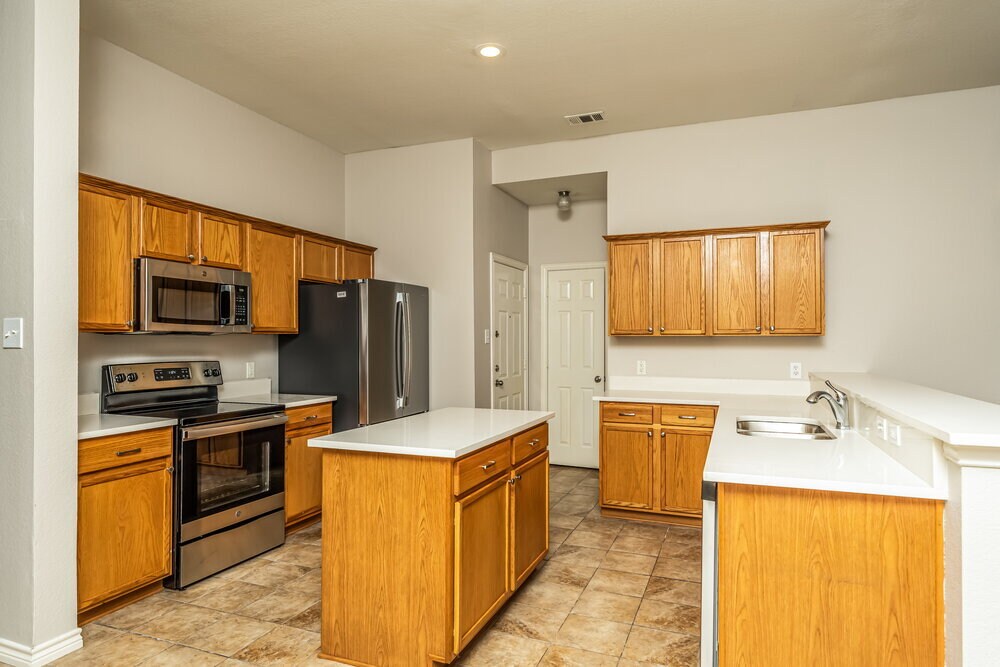 Building Photo - 419 Creekview Dr