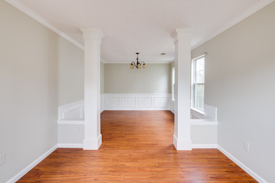 Building Photo - 13005 Crabapple Lake Dr