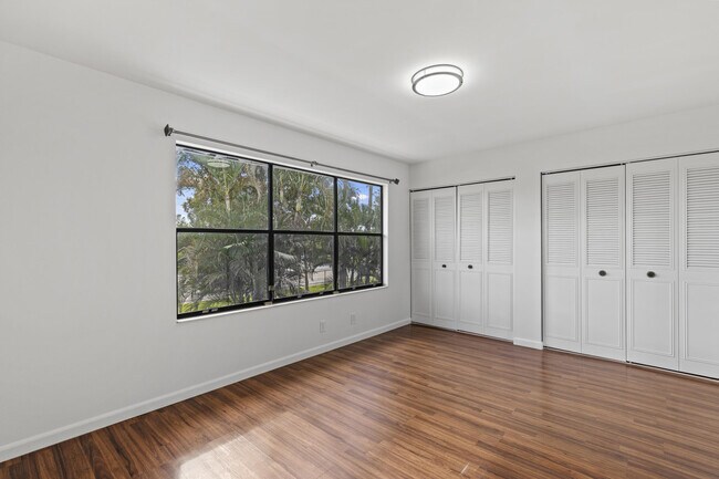 Building Photo - 814 Hill Dr