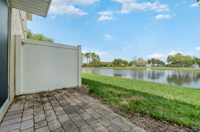 Building Photo - Awesome Townhouse in Aweson location