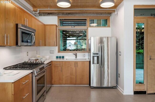 Building Photo - Urban Retreat in the Heart of Mississippi w/ Reserved Parking – 2bd/1.bath Upscale Condo