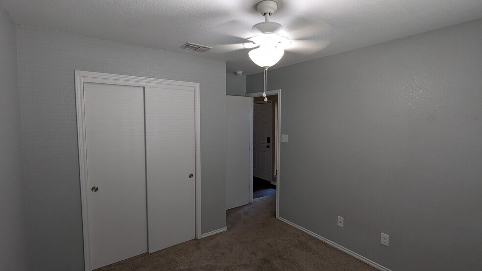 Bed 3 - 1105 Wethersfield Ln