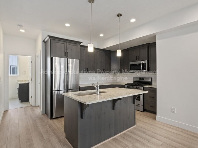 Building Photo - 142 Amboise Ct