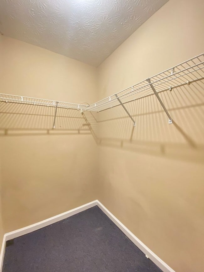 Building Photo - Duplex in Auburn!