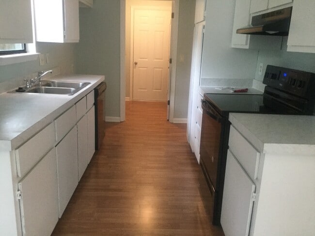 Building Photo - Great Home in Archdale community