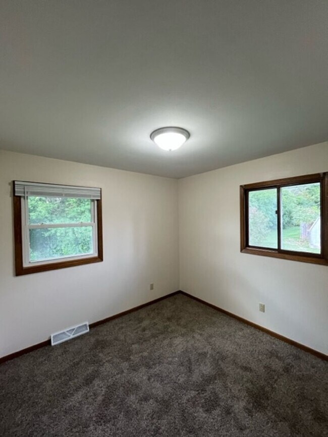 Building Photo - 425