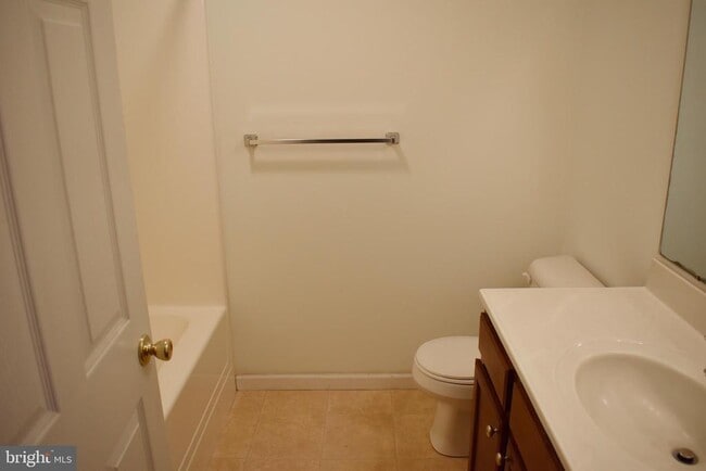 Building Photo - 2725 Roosevelt Dr