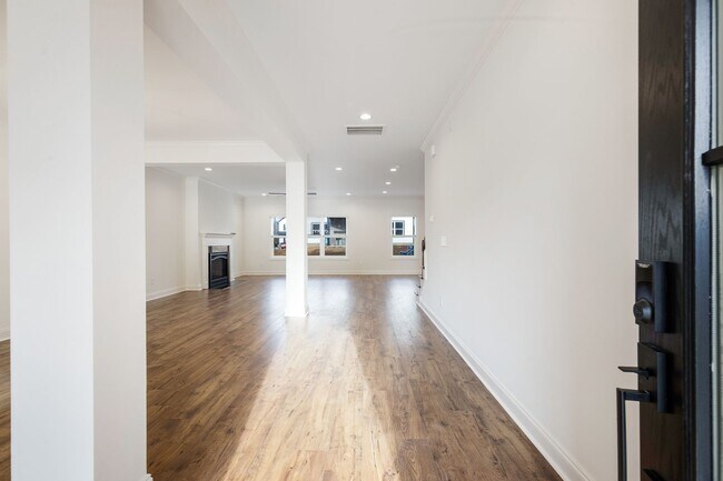 Building Photo - Maryville 37803 - 4 bedroom 3.5 bath - cal...