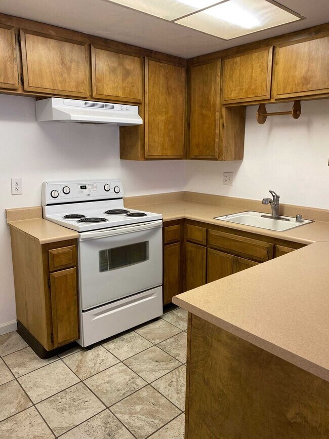 Building Photo - 4819 Suncrest Way