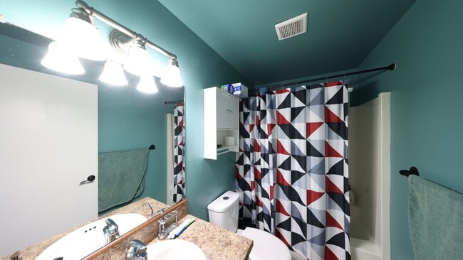 Building Photo - 3 Bed 2 Bath - Large Deck - Per Friendly -...