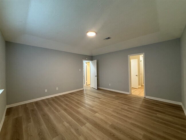 Building Photo - 8322 Sandy Glen Ln