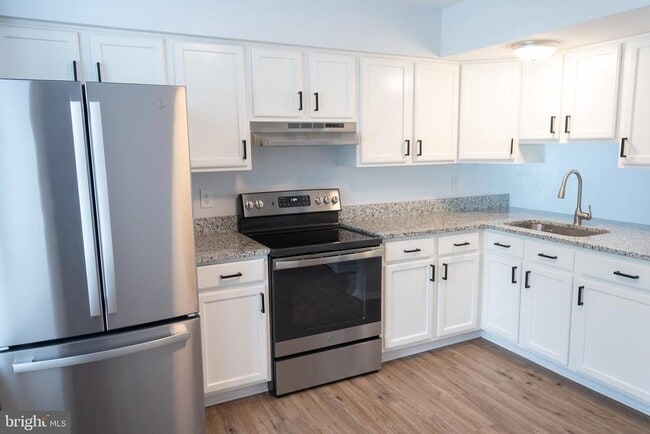 Building Photo - 615 Hemlock Ct