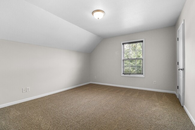 Building Photo - 420 Piney Dr