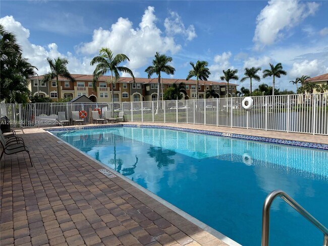 Building Photo - 8800 NW 107 Ct