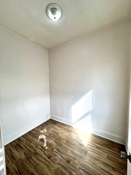 Building Photo - 5248 S Wells St