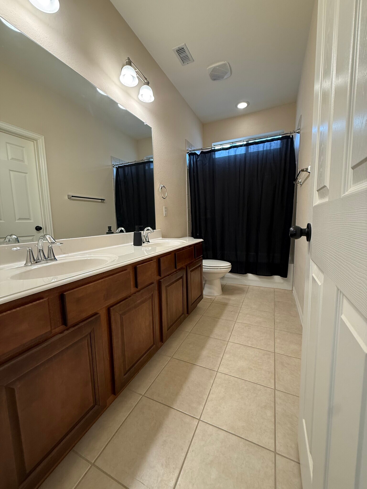 Upstairs bath - 6406 Shakespeare Pl