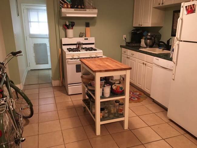 Building Photo - 413 Gittings St