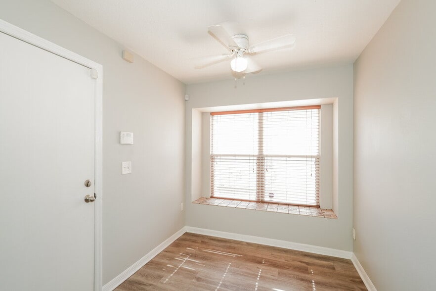 Building Photo - 28434 Meadowrush Way