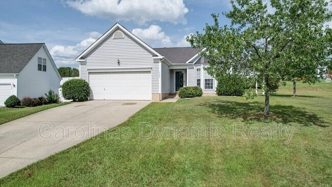 Building Photo - 120 Lantana Dr