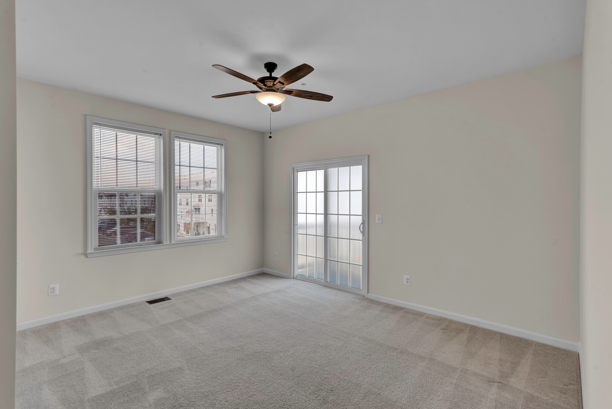 Building Photo - 24606 Byrne Meadow Sq