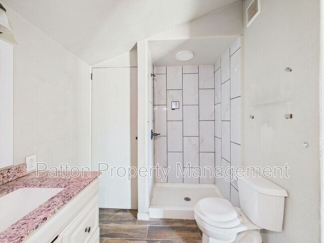 Building Photo - 313 SW 35th Ave