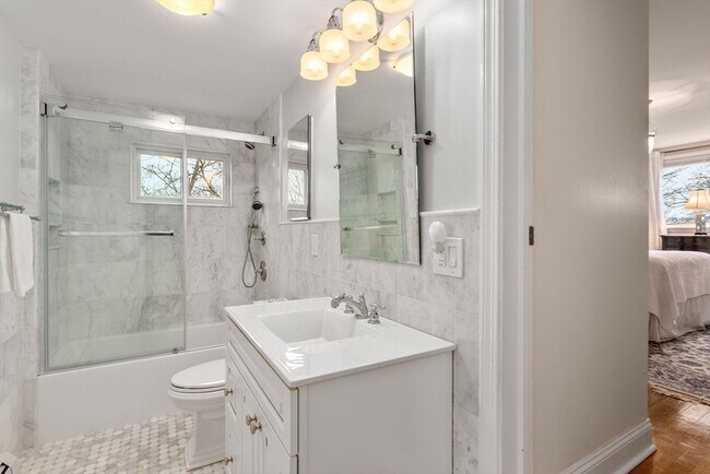 Building Photo - 10 Chester St