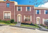 Building Photo - 2 Bedroom/2.5 Bath Spacious Condo in West ...