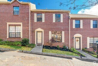 Building Photo - 2 Bedroom/2.5 Bath Spacious Condo in West ...