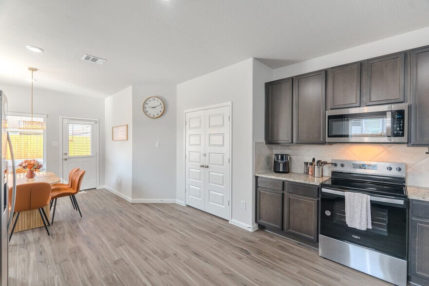 Building Photo - 8110 Alpine Bearberry Dr