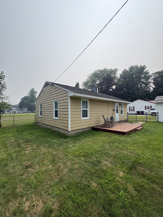 Building Photo - 201 Booth Dr