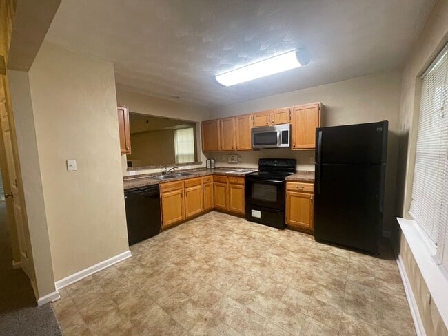 Building Photo - GORGEOUS SINGLE FAMILY 3BR/2.5BA PARK PLAC...