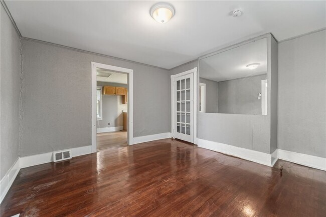 Building Photo - 160 Hazelwood Ave