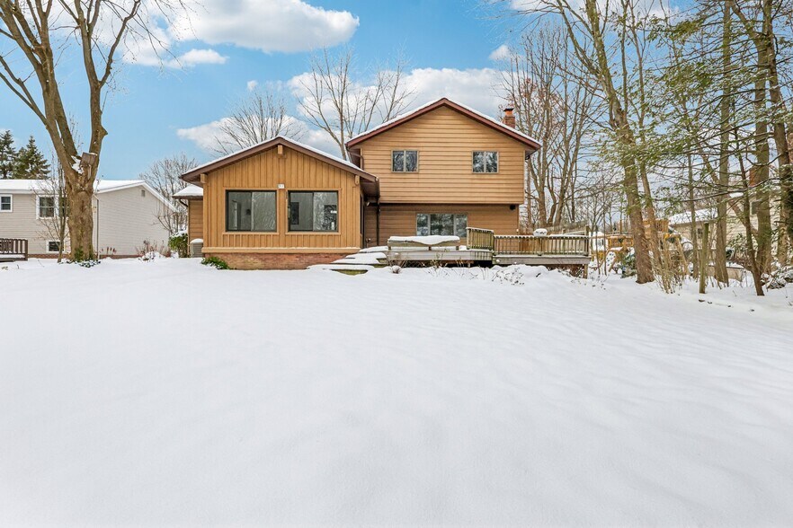 Building Photo - 6235 Sunnywood Dr