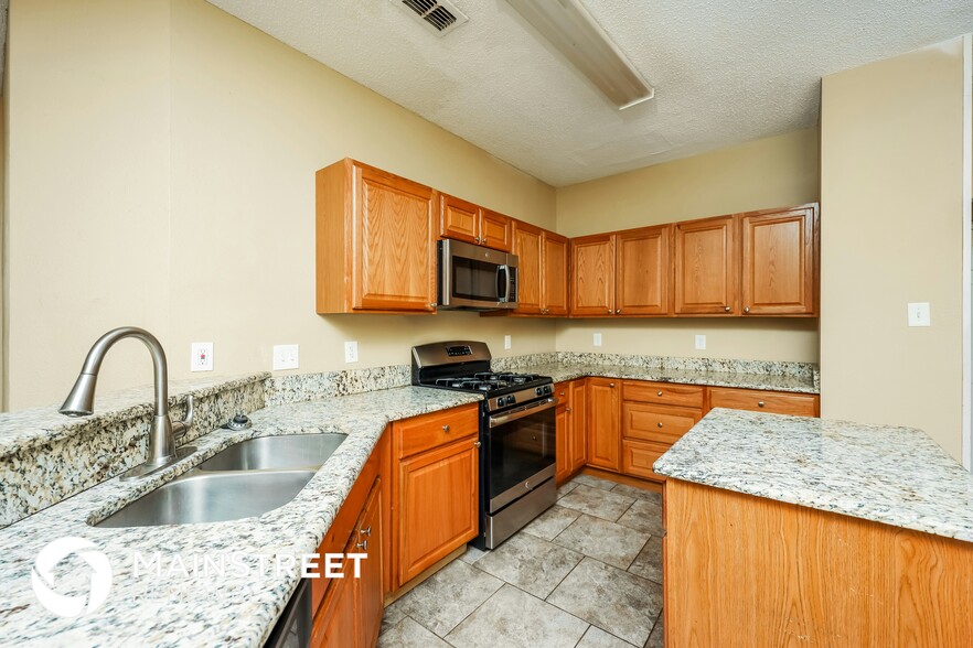 Building Photo - 821 Courson Dr