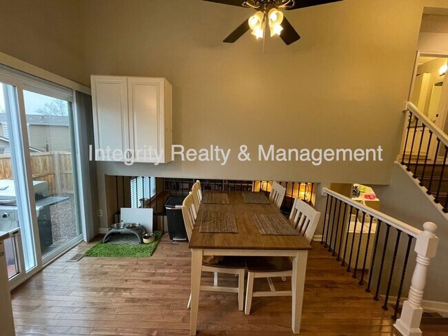 Building Photo - 475 E Chiswick Cir