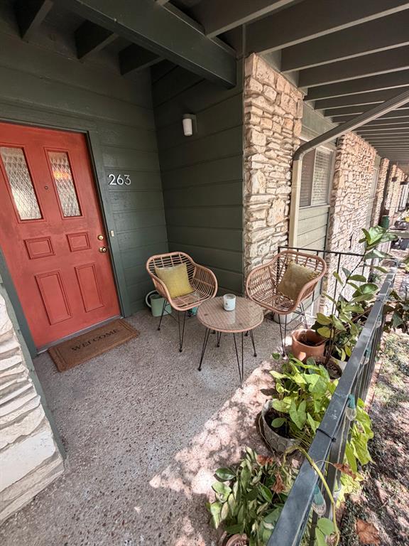 Building Photo - 1304 Mariposa Dr