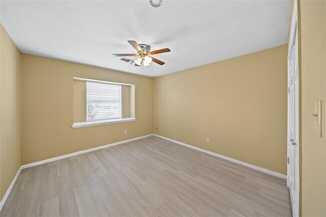 Building Photo - 9746 Seeker St