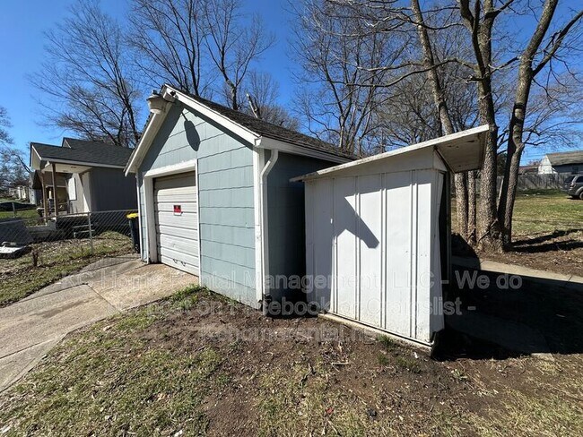 Building Photo - 2917 E 61st St