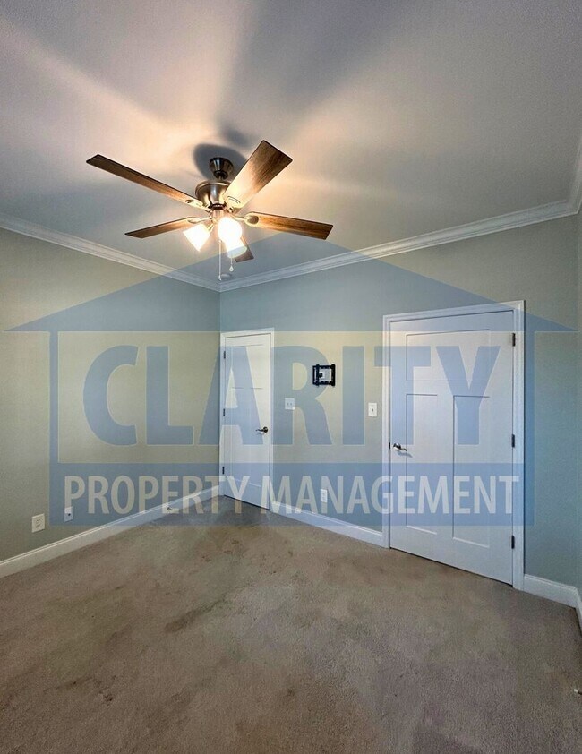 Building Photo - Single-level two bedroom townhome!