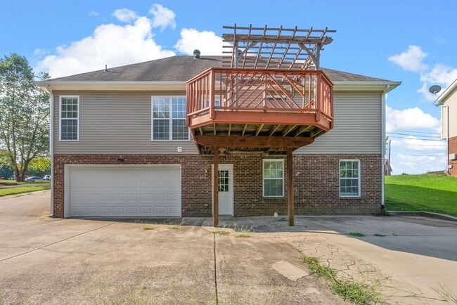 Building Photo - 4 Bedroom Pet Friendly Home For Rent With ...