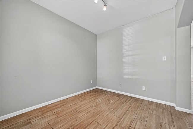 Building Photo - 2111 Castle Gardens Ln