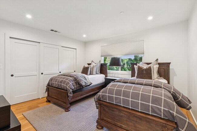 Building Photo - 760 Zinfandel Ln